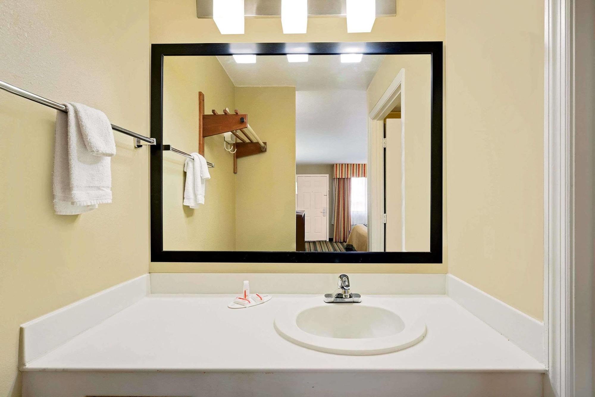 ซูเปอร์ 8 บาย วินด์แฮม เฮอร์มิเทจ แนชวิลล์ Motel ภายนอก รูปภาพ